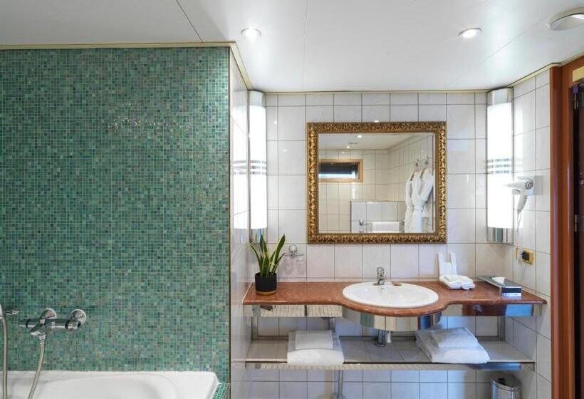 סוויטה אקזקיוטיב, Sunborn London Yacht