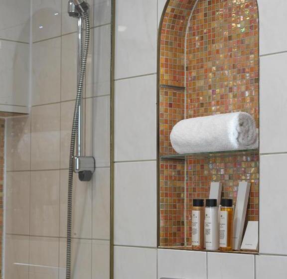 סוויטת ג'וניור םע נוף, Sunborn London Yacht