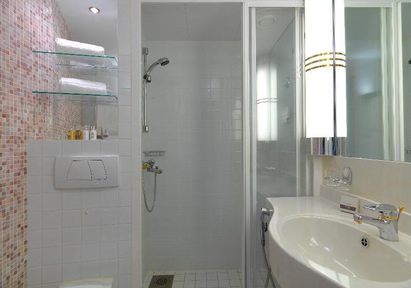 חדר משפחתי קלאסי, Sunborn London Yacht