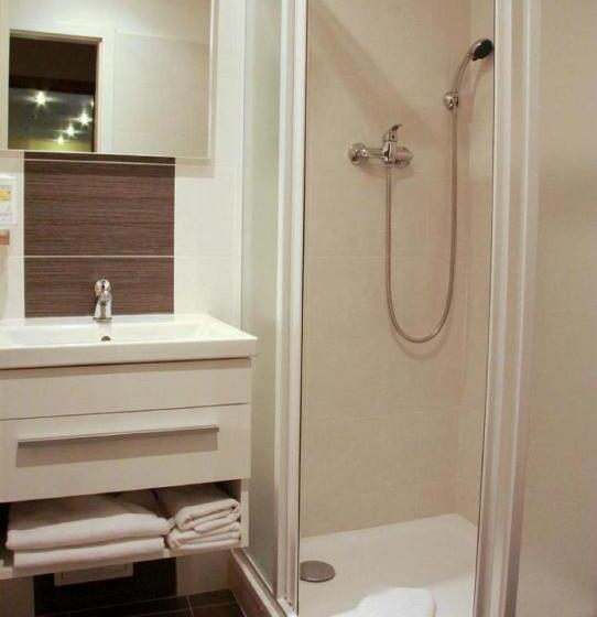 غرفة قياسية, U Dvou Medvídků