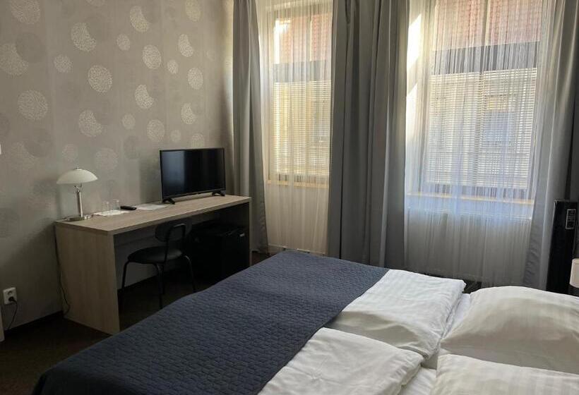 جناح, U Dvou Medvídků