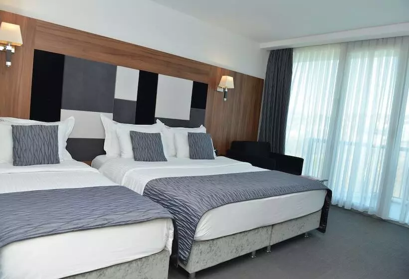 اتاق لوکس سه تخته, Yalova Lova Hotel & Spa Yalova