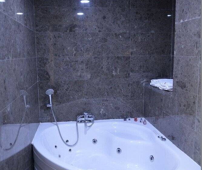 سوئیت با وان آب گرم, Yalova Lova Hotel & Spa Yalova