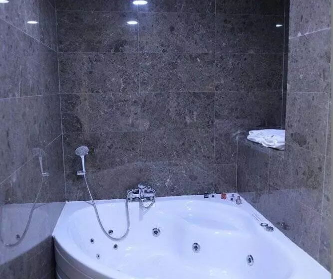 سوئیت با وان آب گرم, Yalova Lova Hotel & Spa Yalova