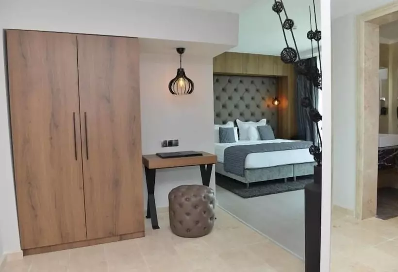 Suite with Hot Tub