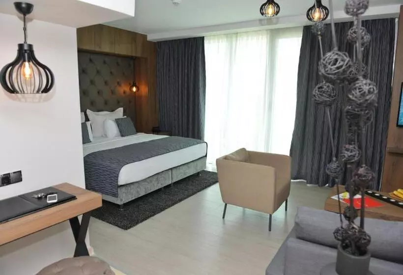 سوئیت با وان آب گرم, Yalova Lova Hotel & Spa Yalova