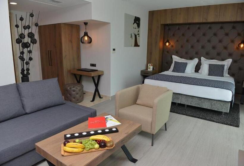 سوئیت با وان آب گرم, Yalova Lova Hotel & Spa Yalova