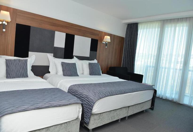 اتاق لوکس سه تخته, Yalova Lova Hotel & Spa Yalova