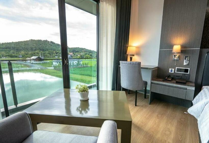 キングサイズベッドのスタンダードルーム, Pim Pool Villa Nan