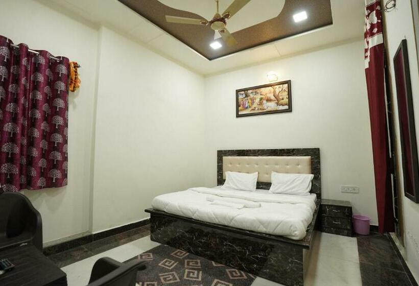 Quarto Deluxe, Virasat Palace