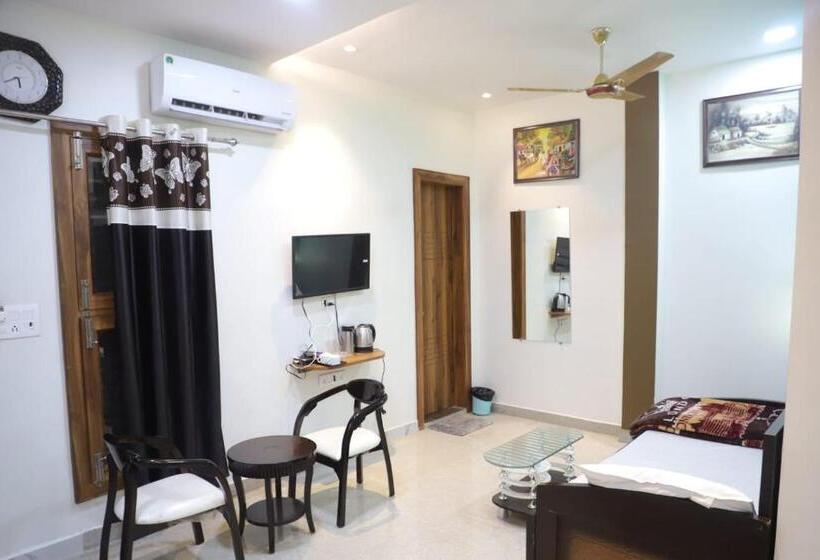 Quarto Deluxe, Virasat Palace