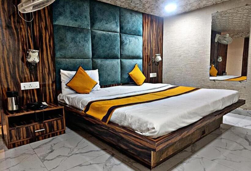 Quarto Deluxe, Virasat Palace