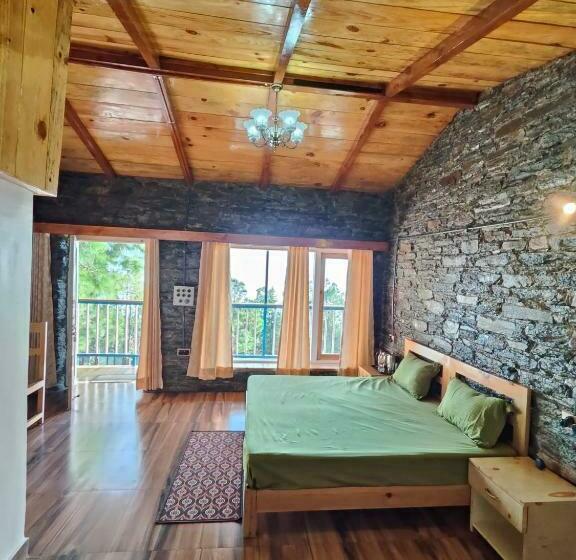 חדר סטנדרט נוף להרים, The Roots Hotel & Resort Jalna Almora