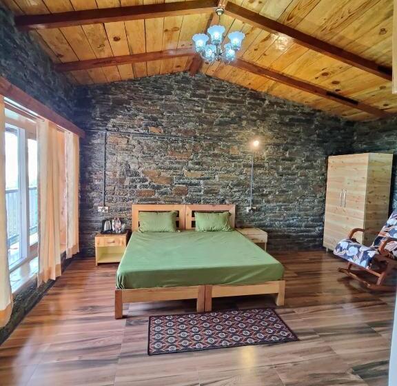 חדר סטנדרט נוף להרים, The Roots Hotel & Resort Jalna Almora