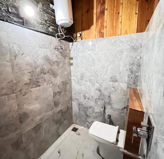 חדר סטנדרט נוף להרים, The Roots Hotel & Resort Jalna Almora