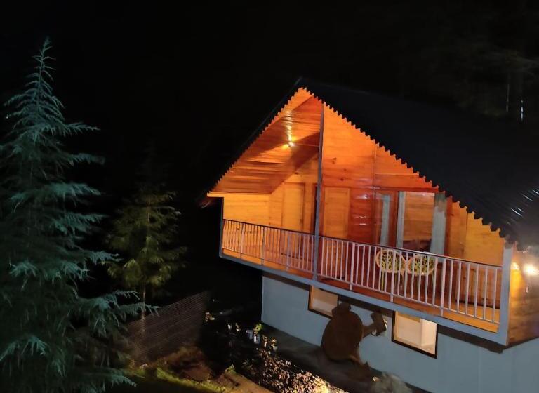 חדר דלוקס עם מרפסת, The Roots Hotel & Resort Jalna Almora