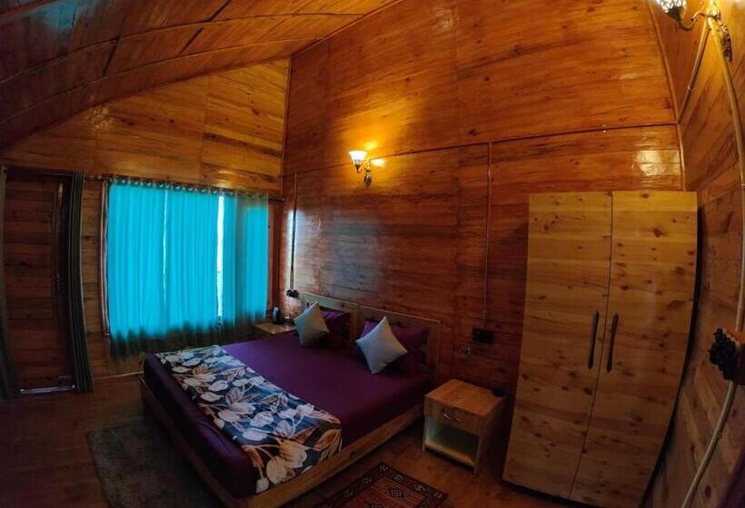 חדר דלוקס עם מרפסת, The Roots Hotel & Resort Jalna Almora