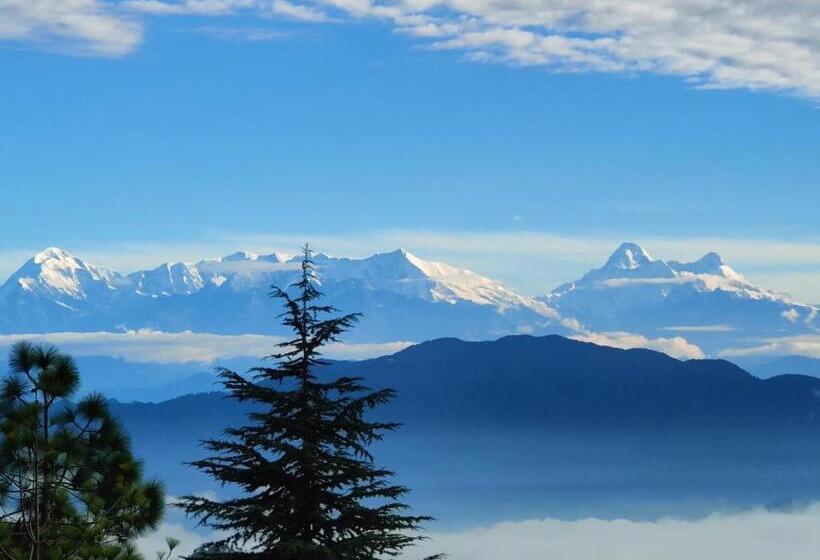 חדר דלוקס עם מרפסת, The Roots Hotel & Resort Jalna Almora