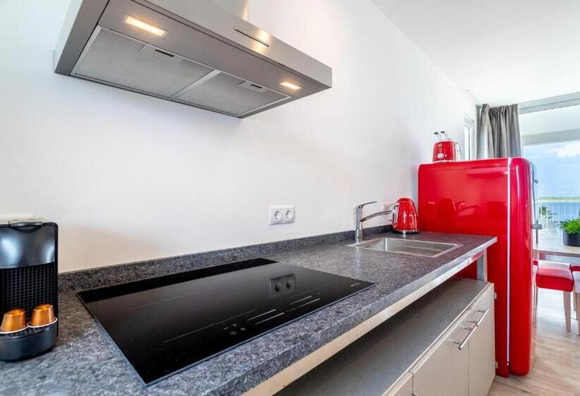 اتاق لوکس با بالکن و چشمانداز دریا, Chogogo Dive & Beach Resort Bonaire