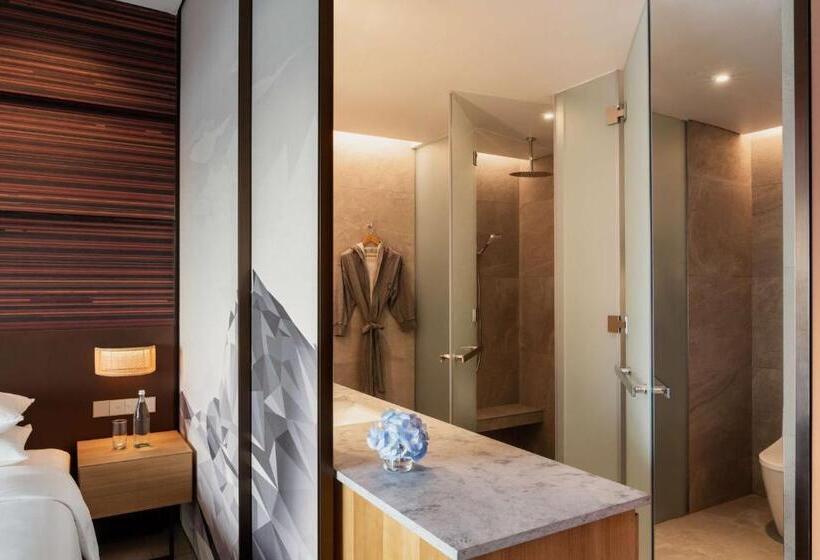 스탠다드 룸 킹사이즈 침대, Hyatt Centric Kota Kinabalu