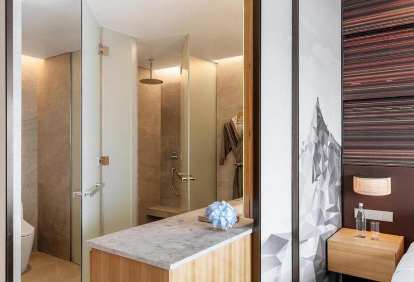 חדר סטנדרט עם מיטת קינג, Hyatt Centric Kota Kinabalu