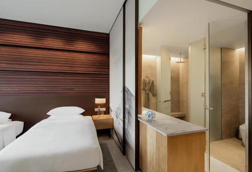 חדר סטנדרט נוף לים, Hyatt Centric Kota Kinabalu