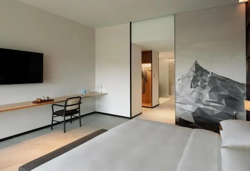 Deluxe Room King Size Bed