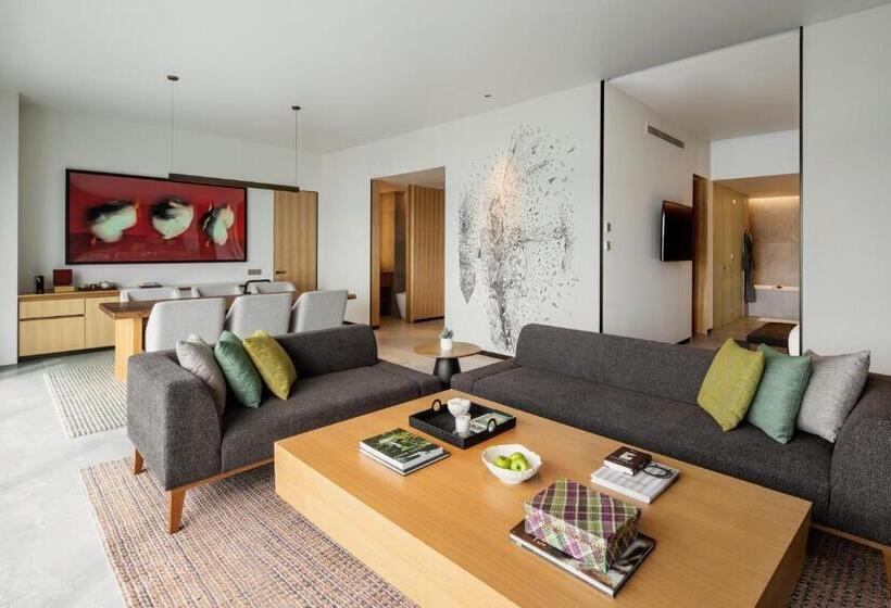 스위트 킹사이즈 침대, Hyatt Centric Kota Kinabalu