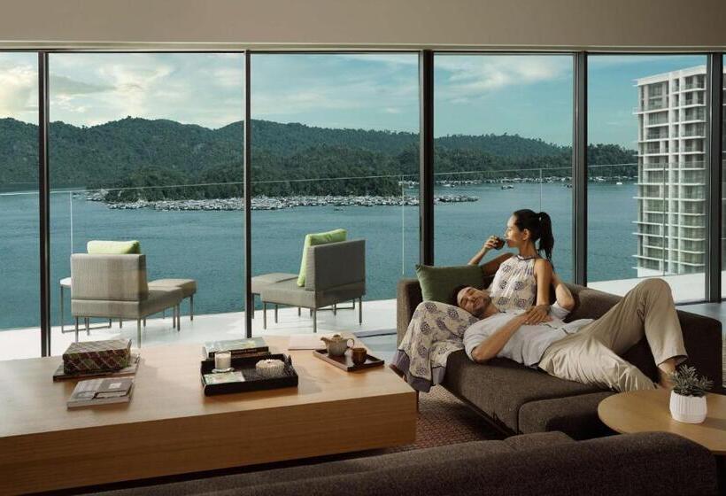 מיטת קינג בסוויטה, Hyatt Centric Kota Kinabalu