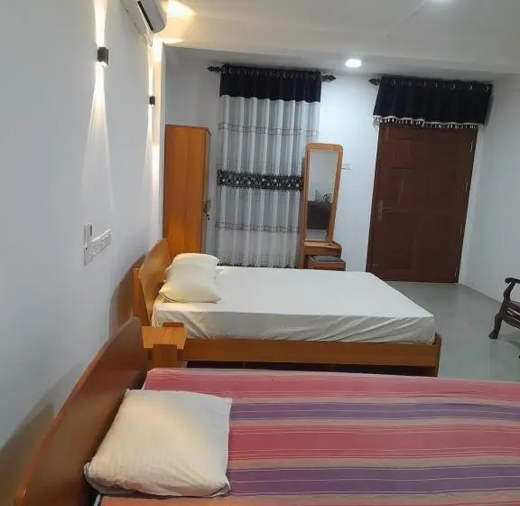 اتاق لوکس سه تخته, Shan Resort