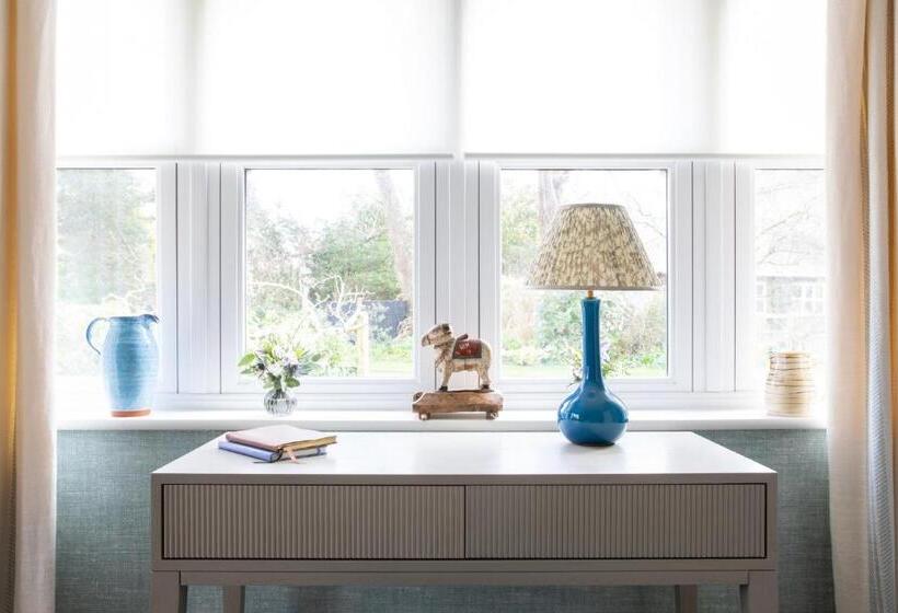 Superiorrum King Size Säng, Flint House   Goodwood Events