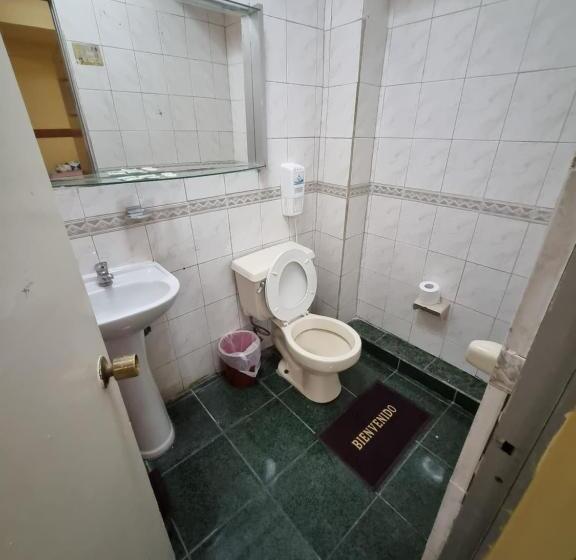 اتاق ساده سه‌ نفره, Astore Matta 2537