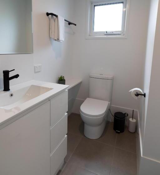 오두막, Poinciana At Cooee Bay