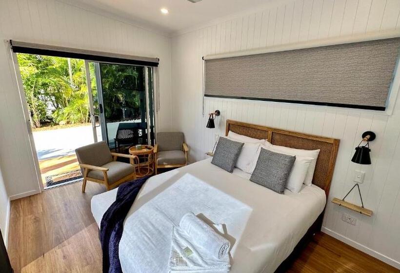 오두막, Poinciana At Cooee Bay