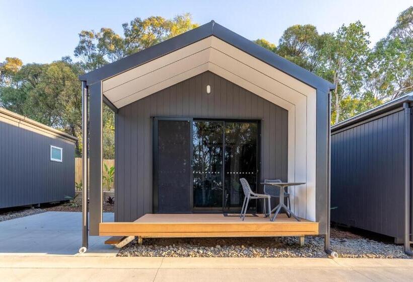 디럭스 코티지, Poinciana At Cooee Bay