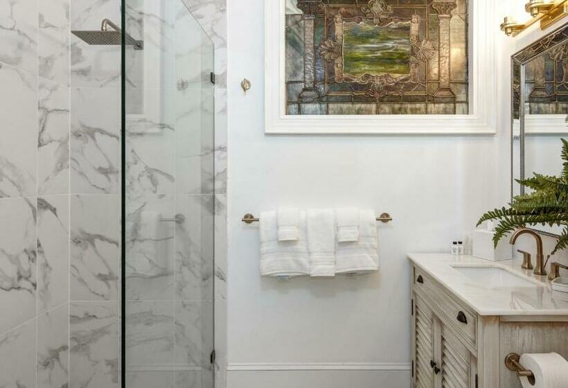 غرفة ديلوكس سرير كينج, The Peninsula