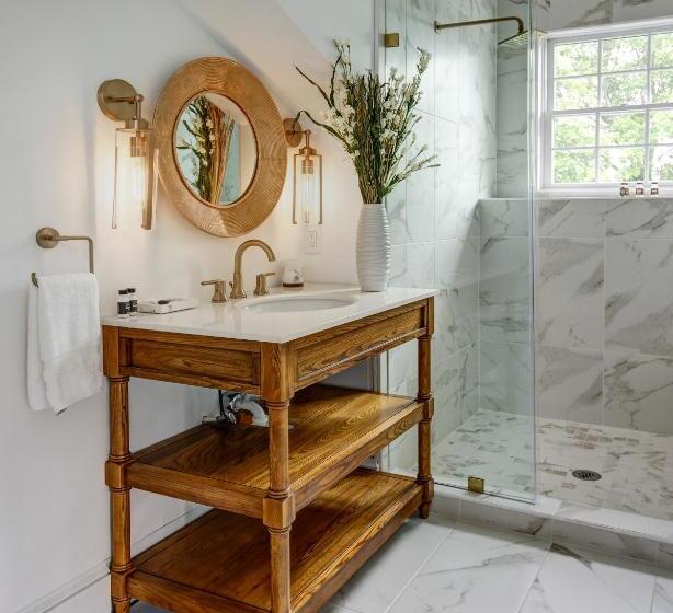 غرفة قياسية, The Peninsula