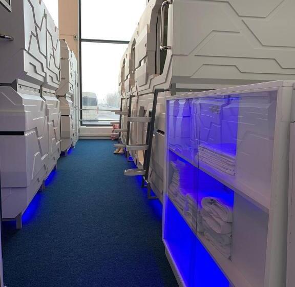 Standard Enkelrum, Caps Lock Airport