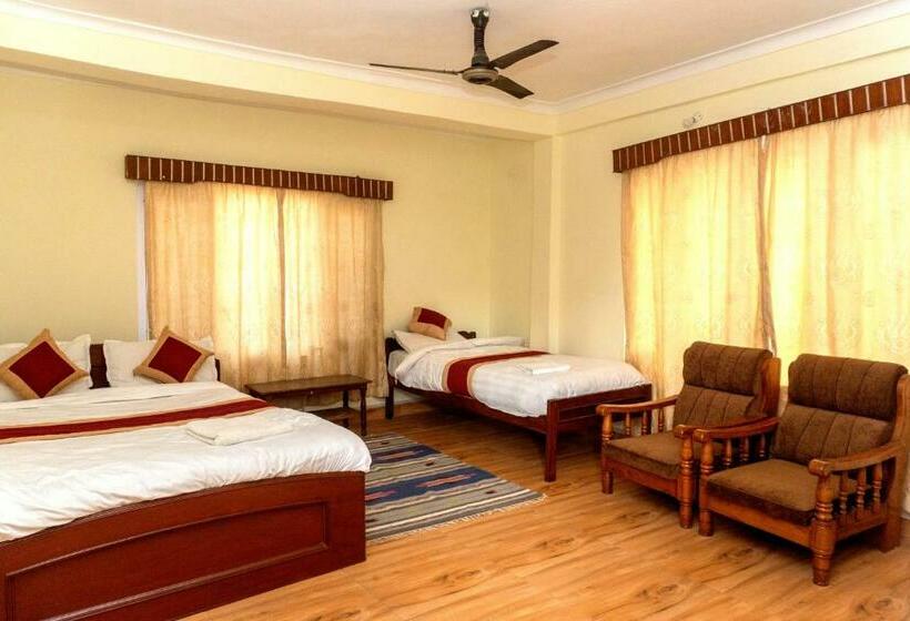 اتاق استاندارد سه نفره, Homeland And Restaurant