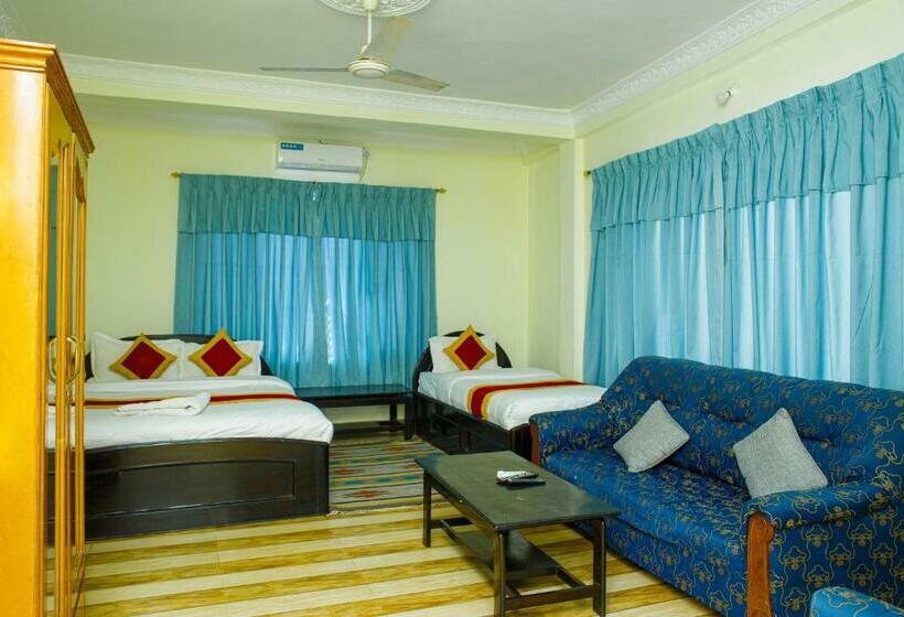 اتاق استاندارد سه نفره, Homeland And Restaurant