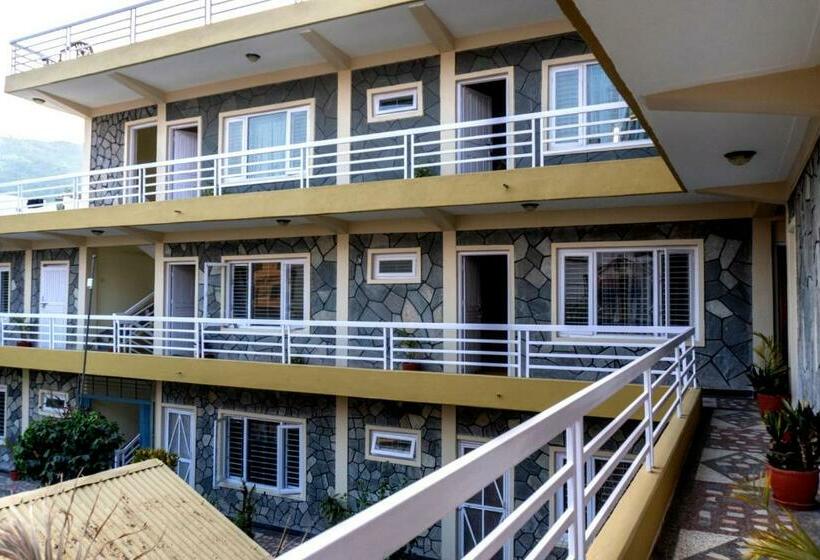 اتاق استاندارد سه نفره, Homeland And Restaurant