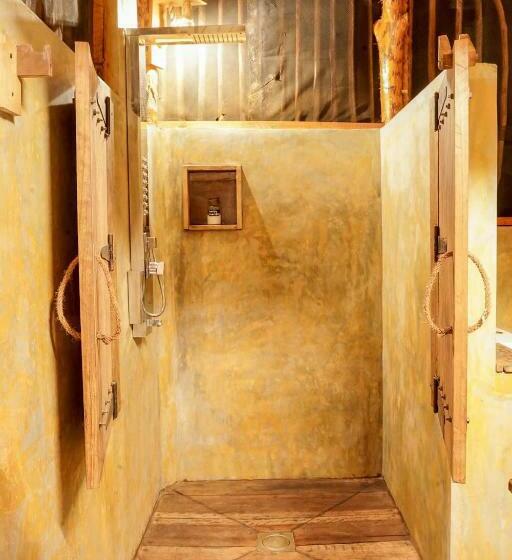 جناح مزود بحمام سباحة, Raalmadu Resort