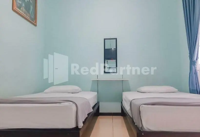キングサイズベッドのスタンダードルーム, Syariah Safar Guest House Mitra Reddoorz