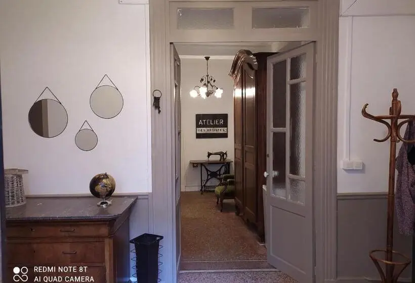 ファミリールーム, Le 9 De Cour, Chambre Caouette