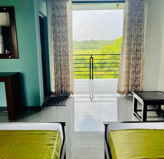 اتاق لوکس خانوادگی, Aura Villa
