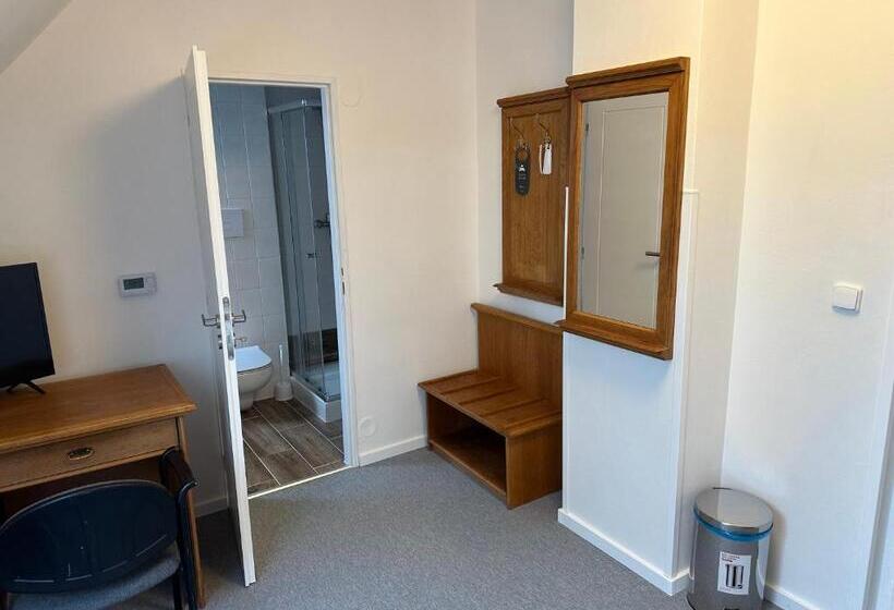 标准单人间, Auri