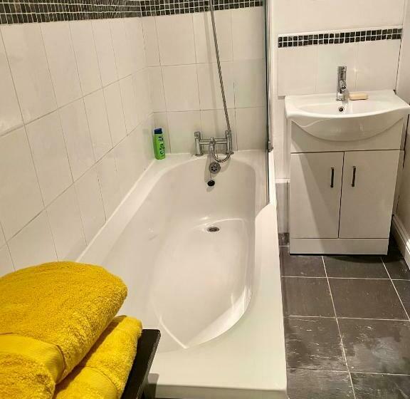 דירת חדר, Boscote