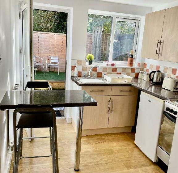 דירת חדר, Boscote