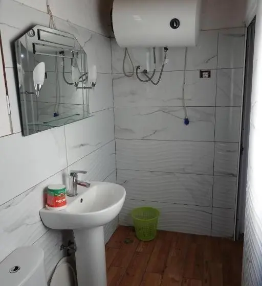 Basic Kolmen Hengen Huone, Guesthouse Arber