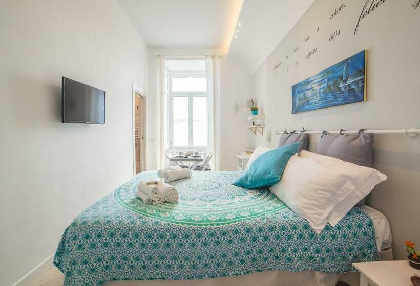 Triple Room Sea View, Bed In Naples